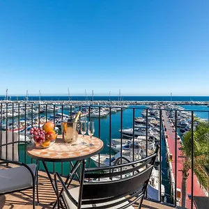 https://spectacular-penthouse-first-line-puerto-banus.1costadelsol.com